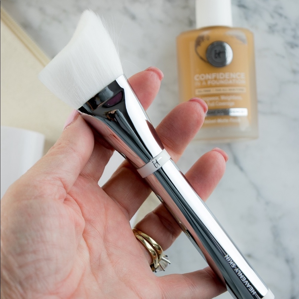 It Cosmetics Skin-Hugging Foundation Brush #707